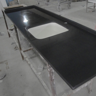 comptoir en surface solide noir