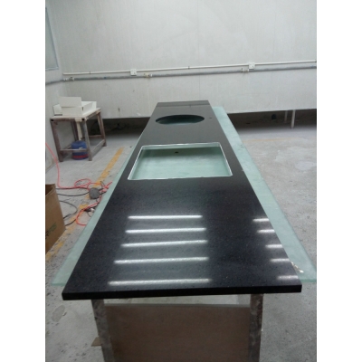surface solide acrylique noire